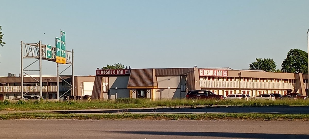 Regal 8 Inn